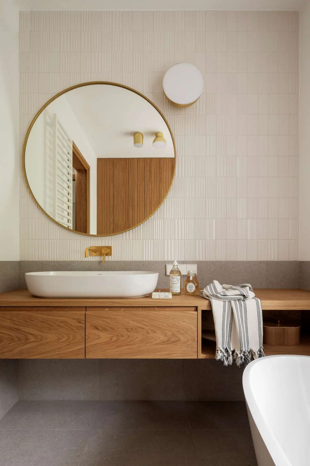 Willa na Starym Żoliborzu | Projekt TZA | Zdjęcia – Marcin Grabowiecki | | Stylizacja Eliza Mrozińska