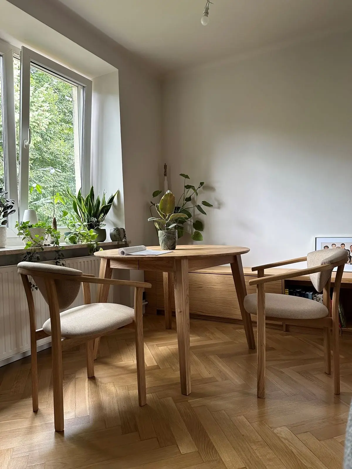 Szafka RTV, Która również jest siedziskiem | Design: Metraż