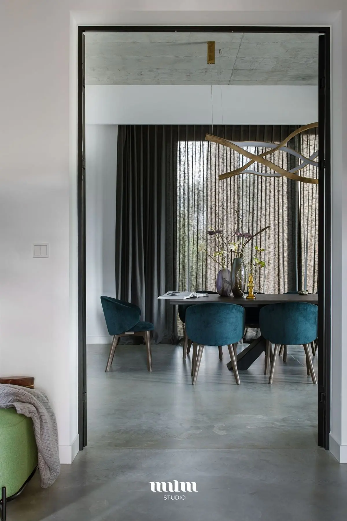 Wnętrze 240 metrowego domu inspirowane Afryką | Design: MUM STUDIO