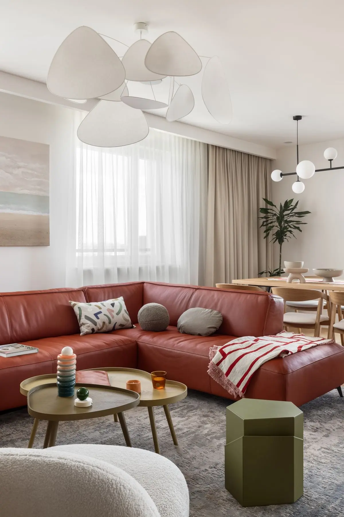 Butterfly Studio | Salon z czerwonym narożnikiem 