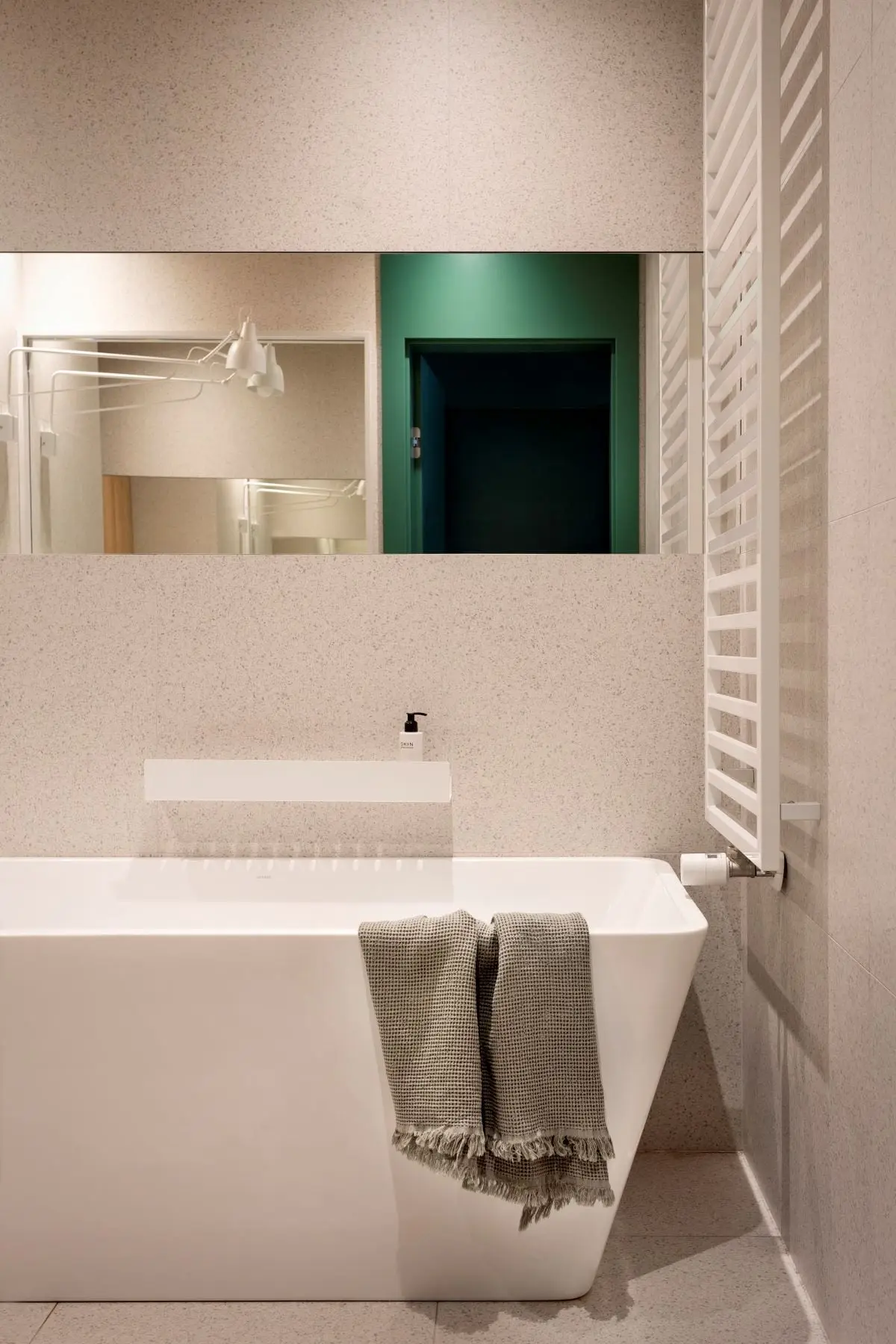 Projekt: ONUKO Karolina Jackowska  Zdjęcia: Martyna Rudnicka  Stylizacja do sesji: Eliza Mrozińska