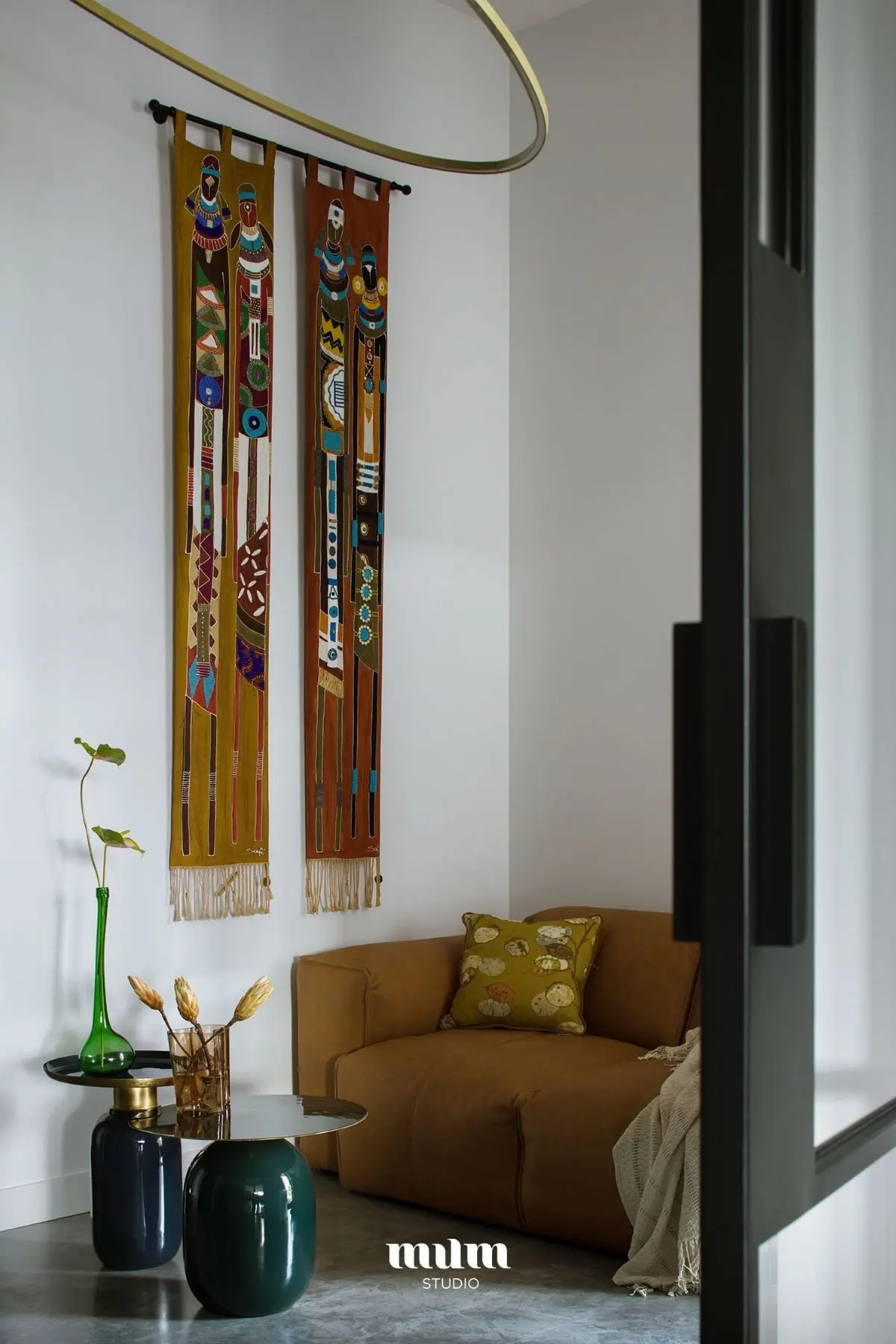 Wnętrze 240 metrowego domu inspirowane Afryką | Design: MUM STUDIO