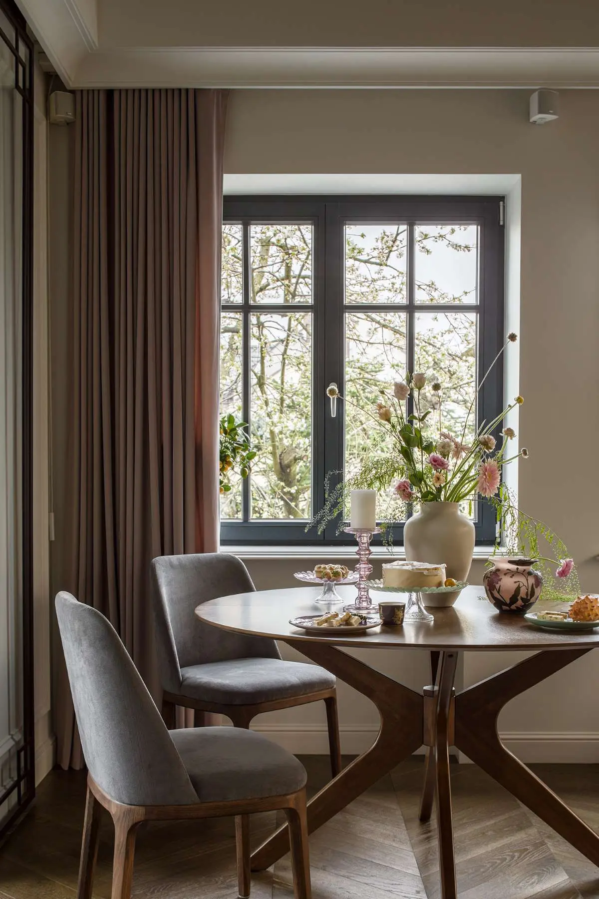 DOM MODERN CLASSIC Z AKCENTAMI ART DÉCO W KRAKOWIE | DESIGN: MANGO INVESTMENTS