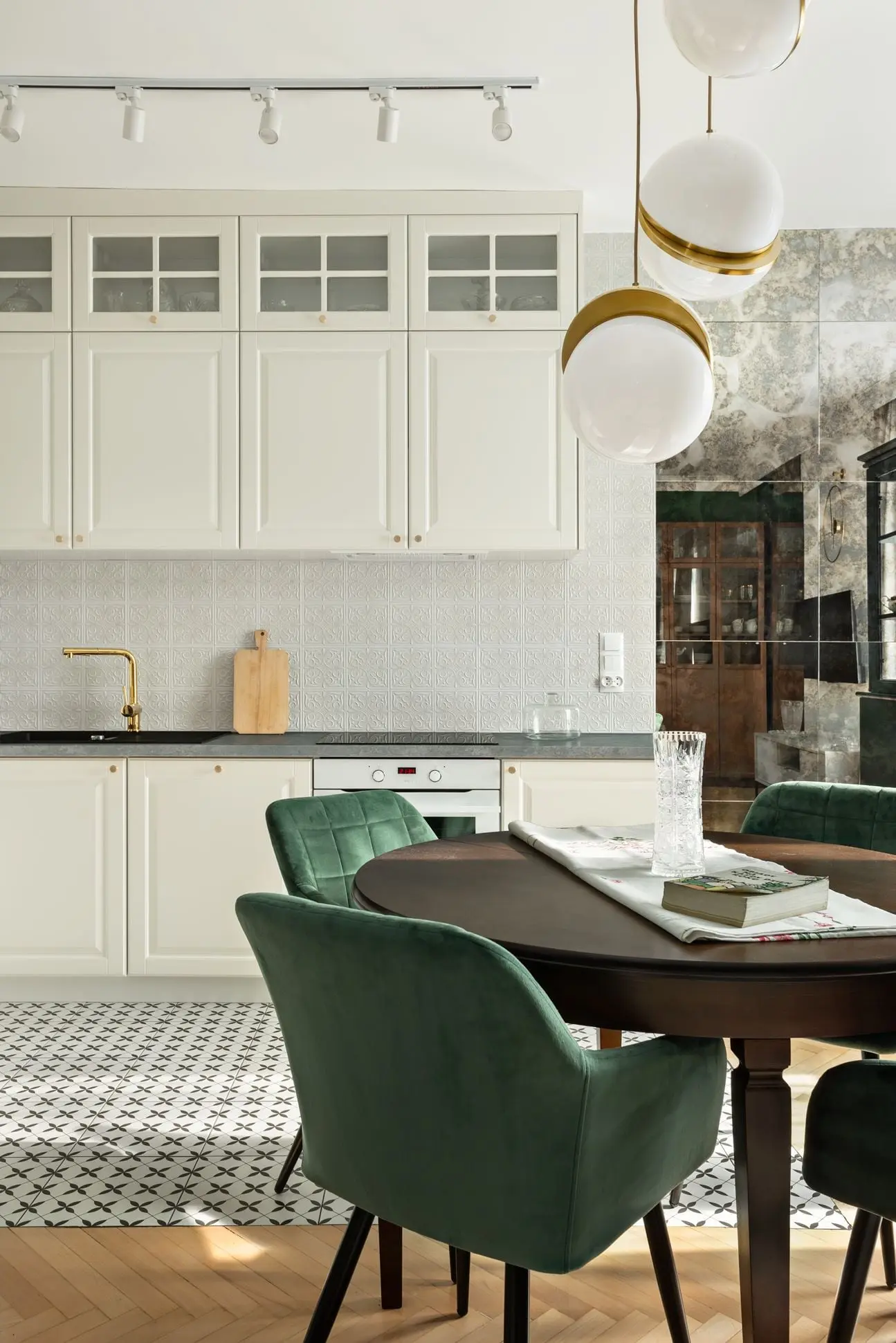 32 metrowe mieszkanie z nutą luksusu | Design: Polański Studio Design: Polański Studio Foto: @dekorialove