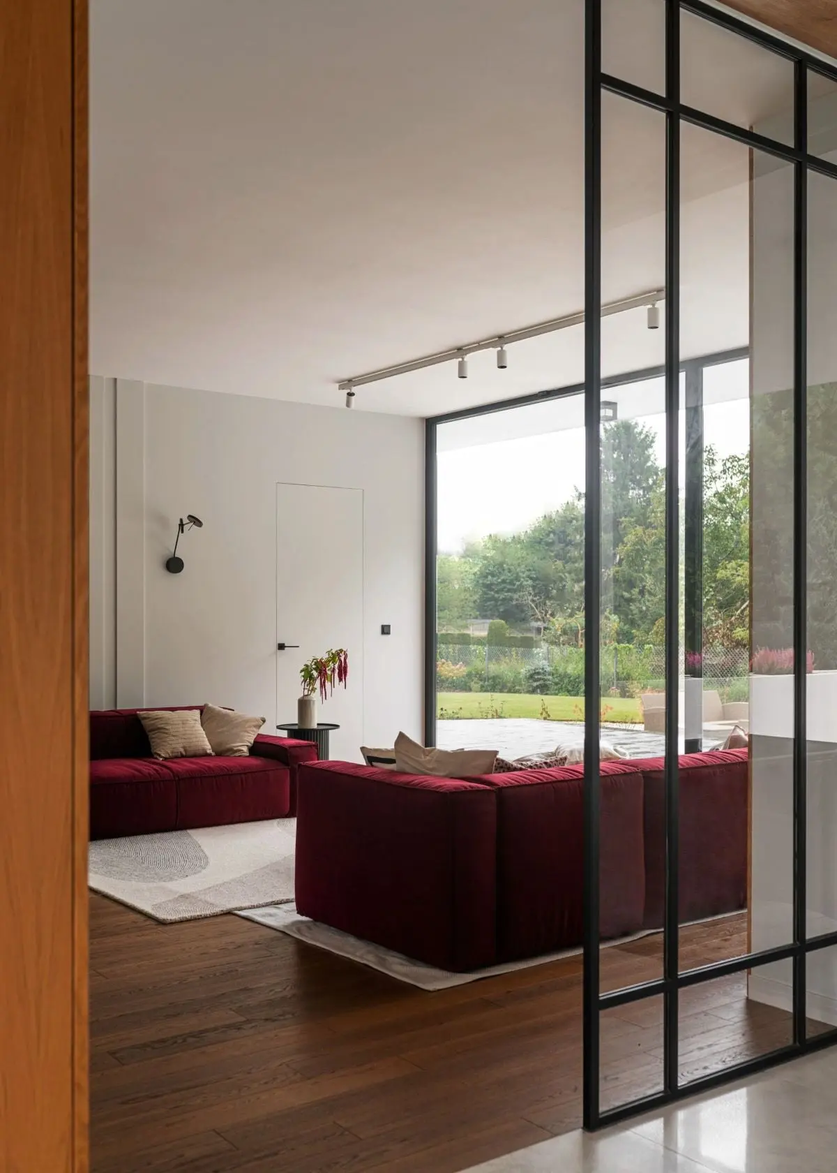 Viva magenta! 200 metrowy dom pod Warszawą | Design: P/art