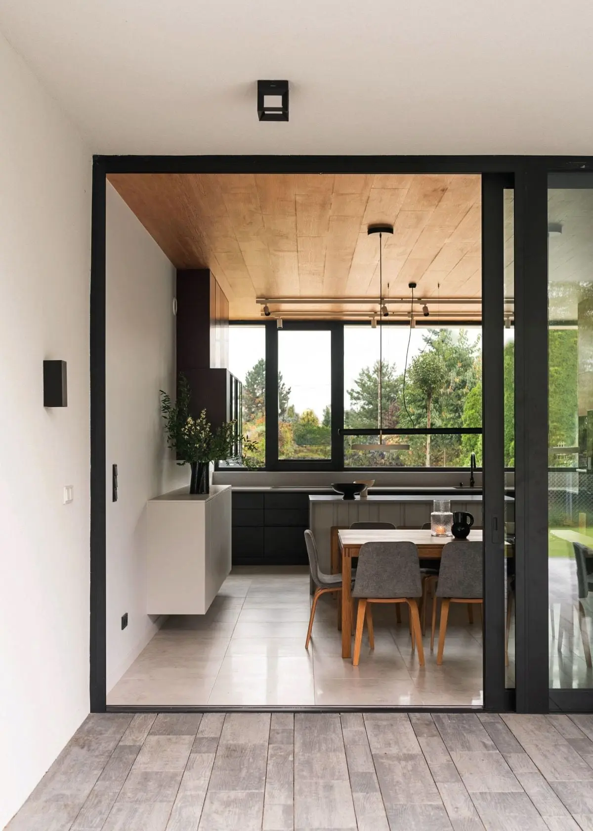 Viva magenta! 200 metrowy dom pod Warszawą | Design: P/art