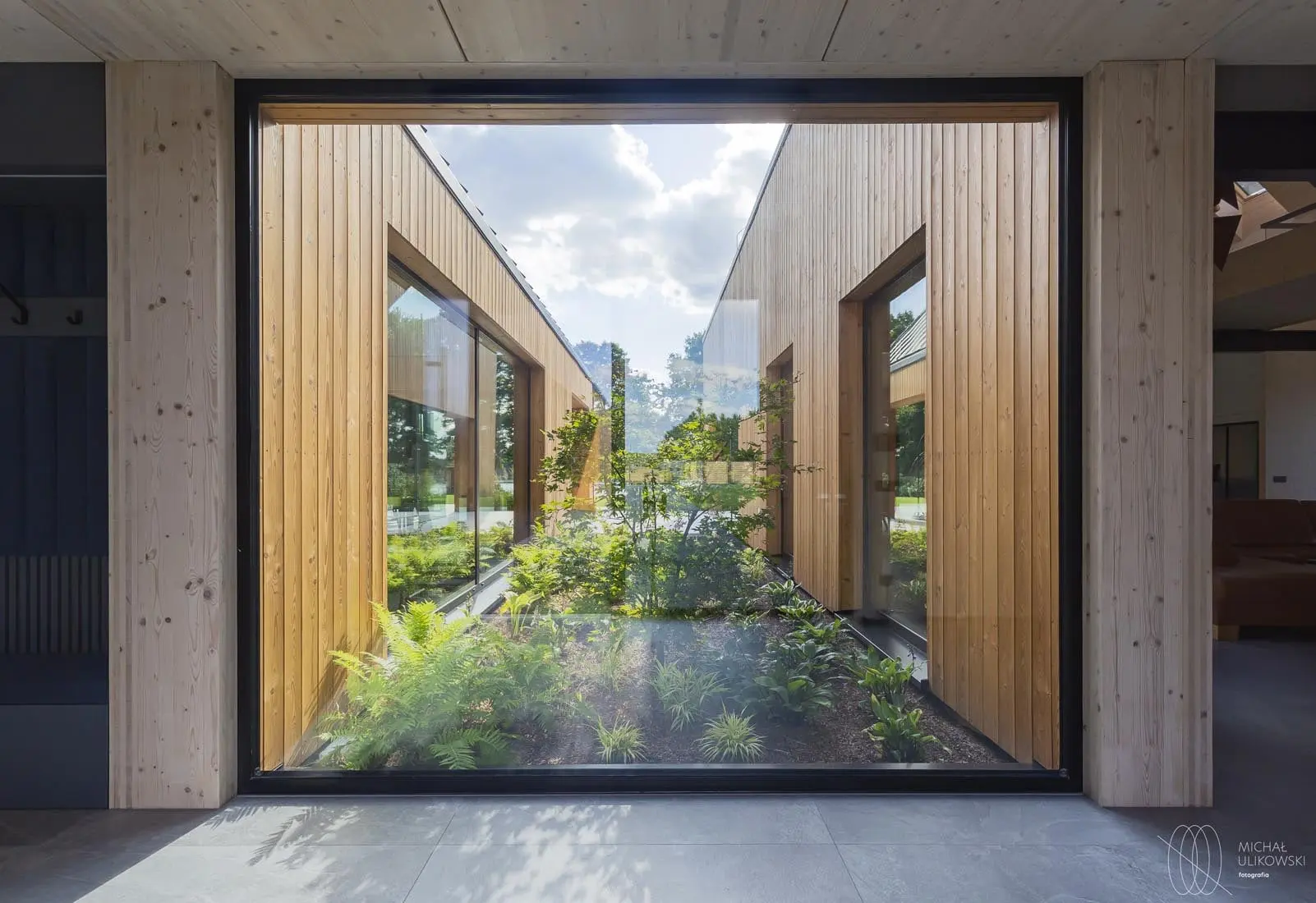 DOM NAD JEZIOREM | PROJ: YO HOME DESIGN PROJEKTOWANIE WNĘTRZ