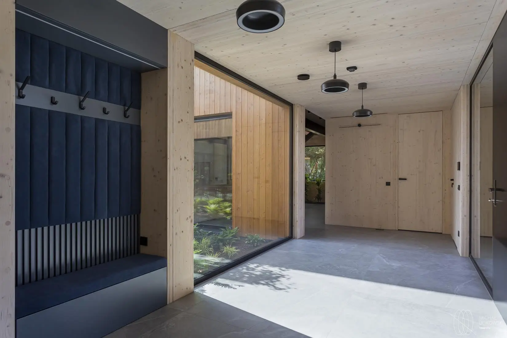 DOM NAD JEZIOREM | PROJ: YO HOME DESIGN PROJEKTOWANIE WNĘTRZ