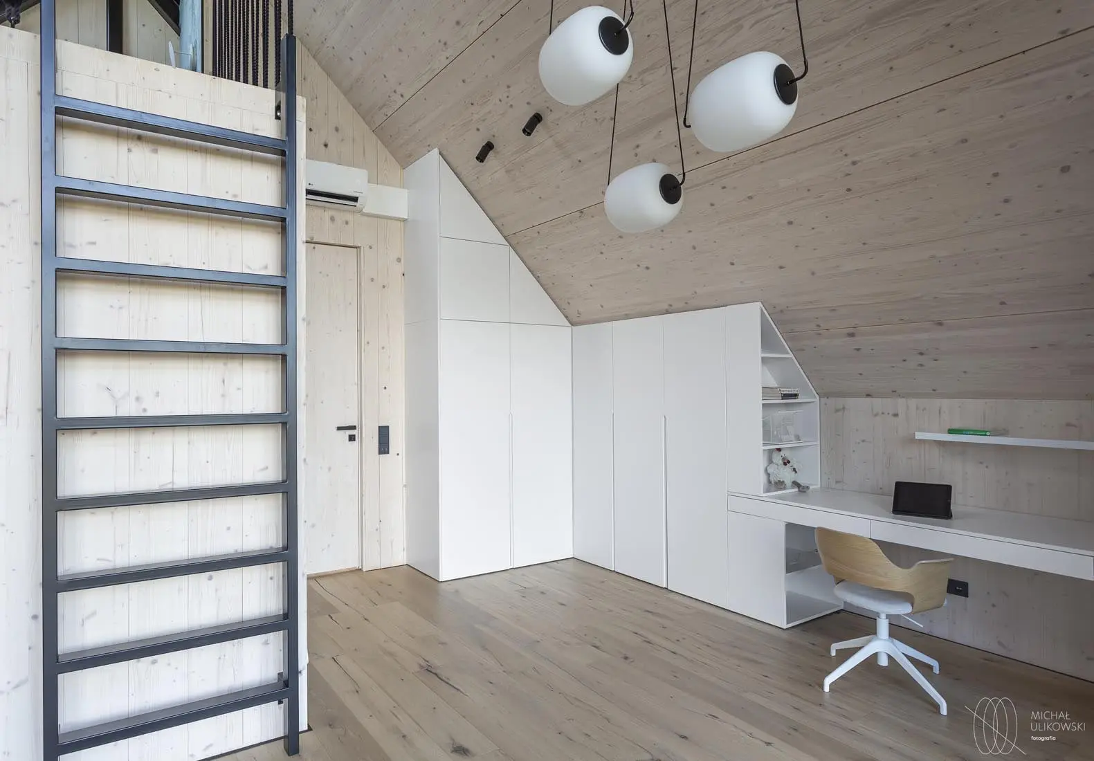 DOM NAD JEZIOREM | PROJ: YO HOME DESIGN PROJEKTOWANIE WNĘTRZ