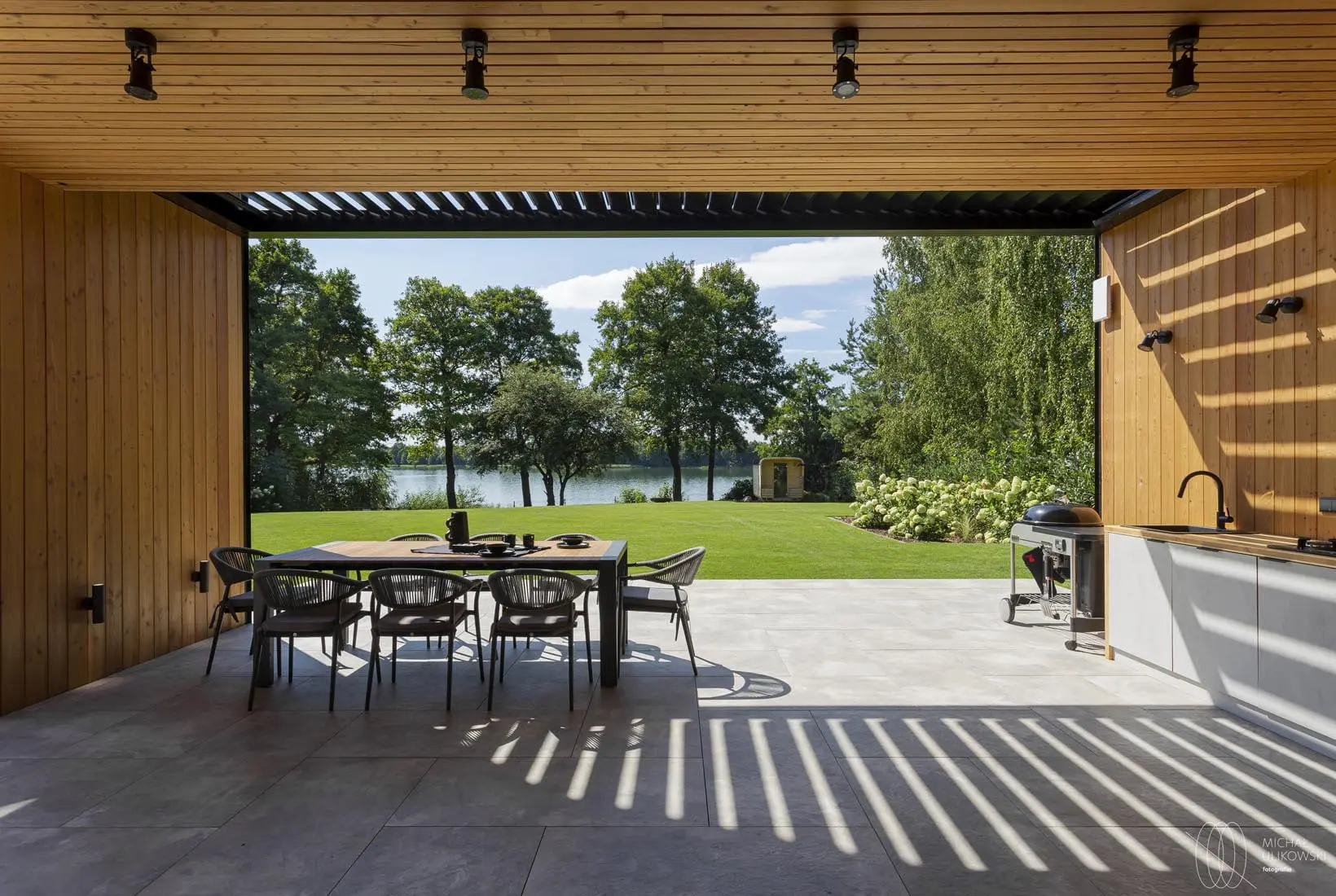 DOM NAD JEZIOREM | PROJ: YO HOME DESIGN PROJEKTOWANIE WNĘTRZ