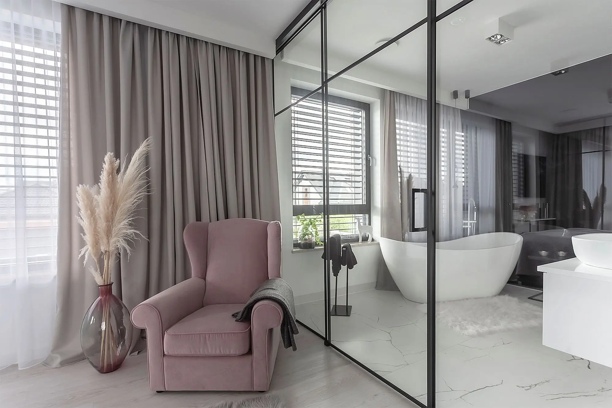 DESIGN: BEATA ALBRECHT AJOT