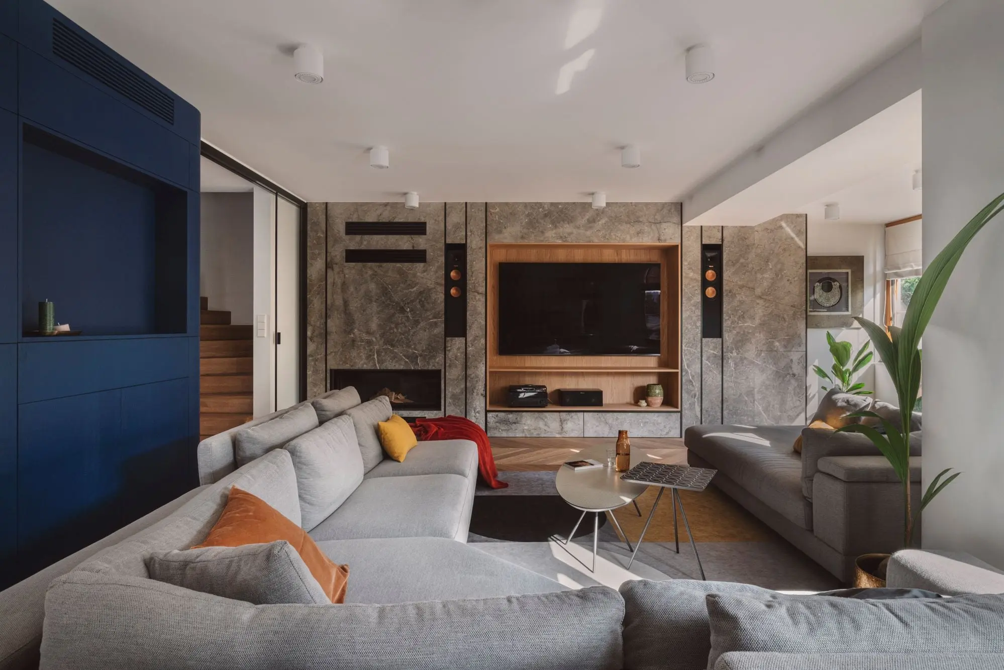 kroniki.studio Hanna Połczyńska. kontakt@kroniki.studio  Design: Architekura MIJO