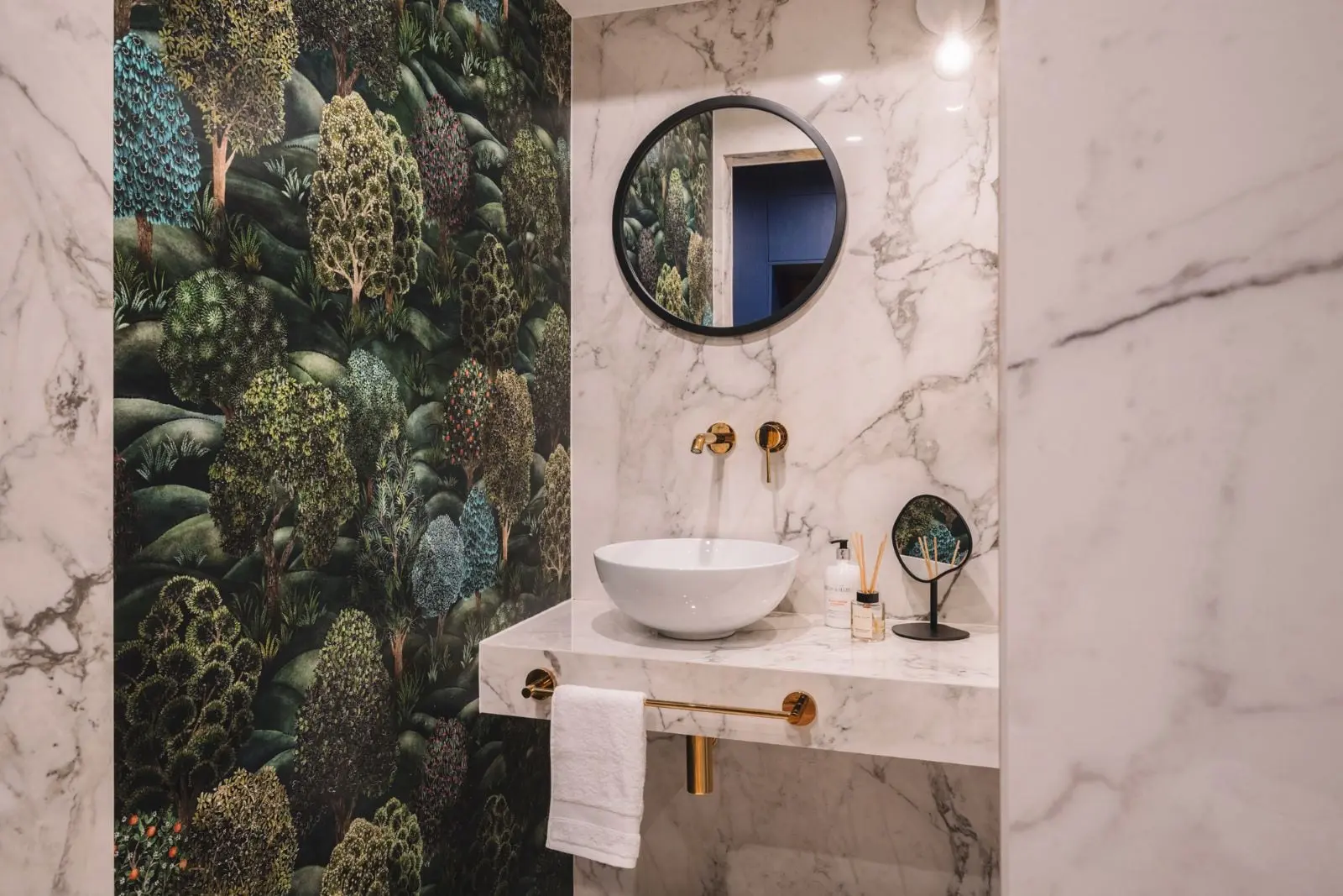 kroniki.studio Hanna Połczyńska. kontakt@kroniki.studio  Design: Architekura MIJO