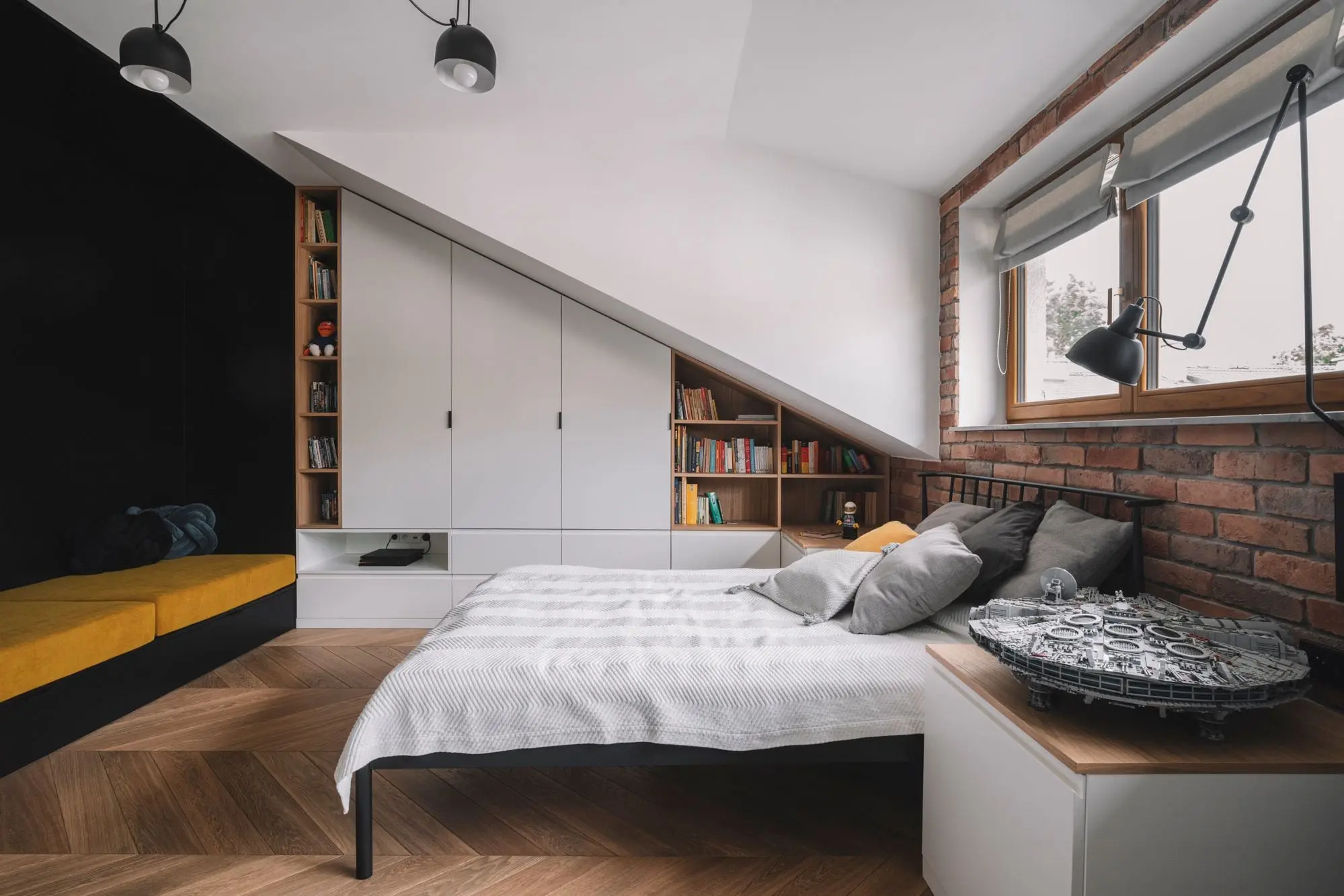 kroniki.studio Hanna Połczyńska. kontakt@kroniki.studio  Design: Architekura MIJO