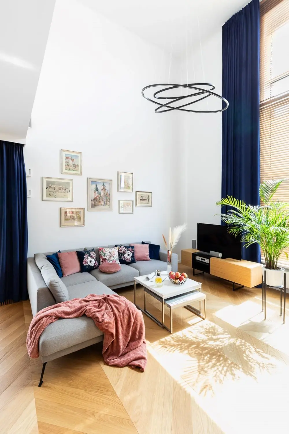 Design: Anna Dvořák - Zamiara