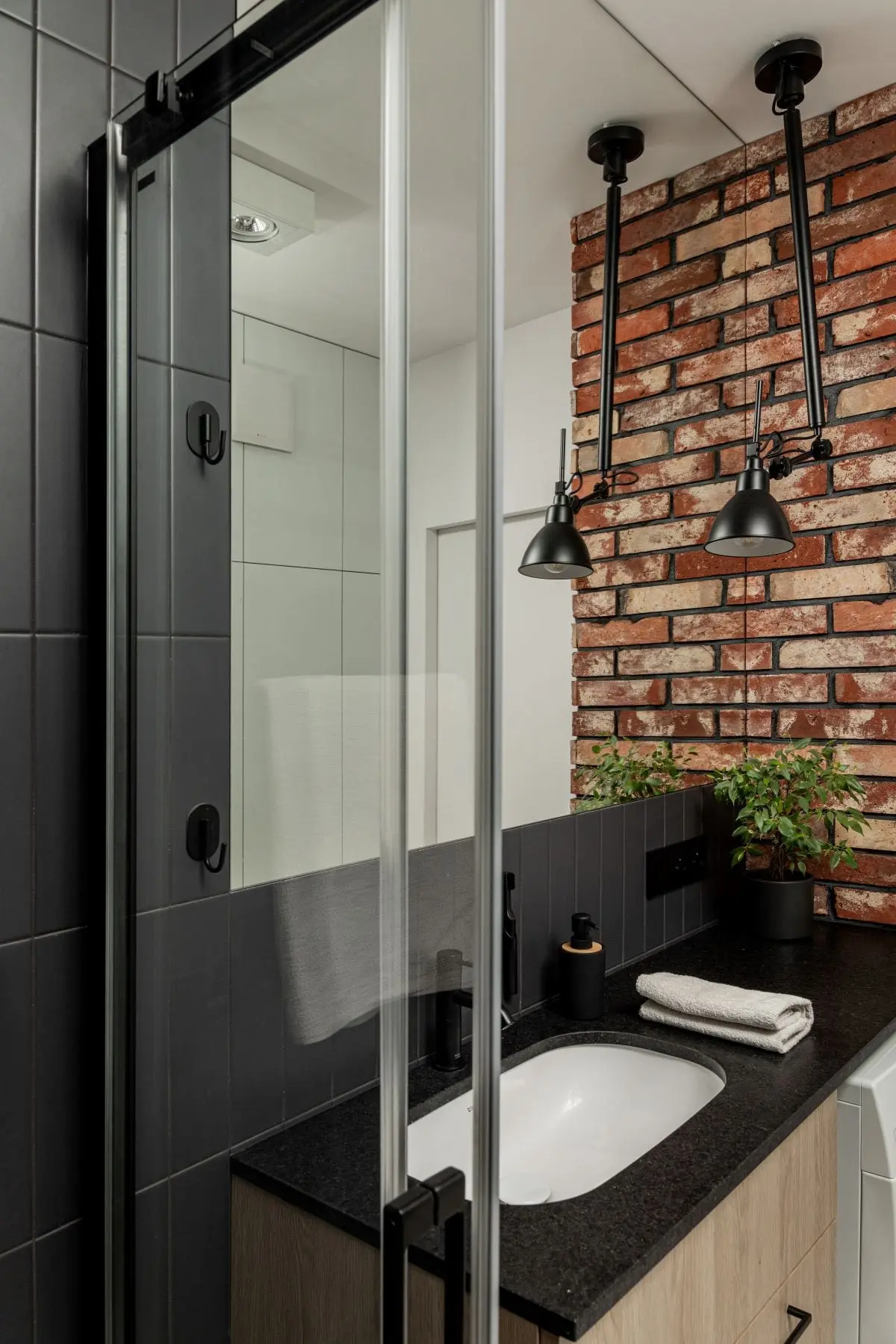 Projekt M | 45: Mieszkanie w Stylu Industrialnym na Warszawskiej Pradze | Desgn: Love To