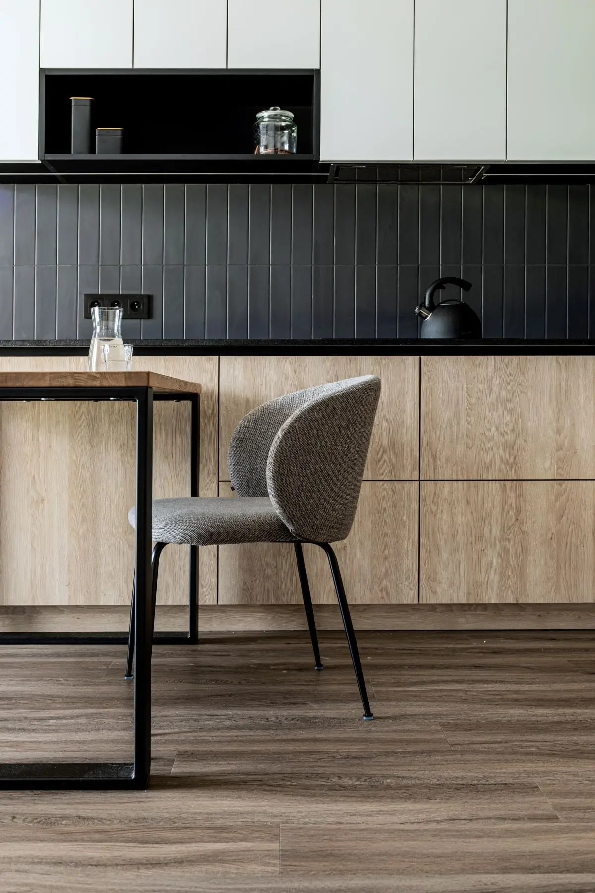 Projekt M | 45: Mieszkanie w Stylu Industrialnym na Warszawskiej Pradze | Desgn: Love To