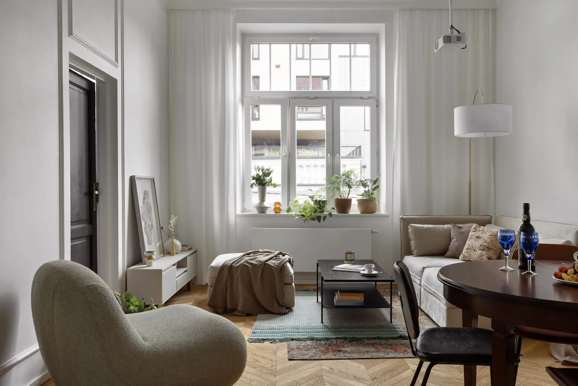 Stylowe mieszkanie w zabytkowej kamienicy | Design: Black Locus | Foto: Dekorialove