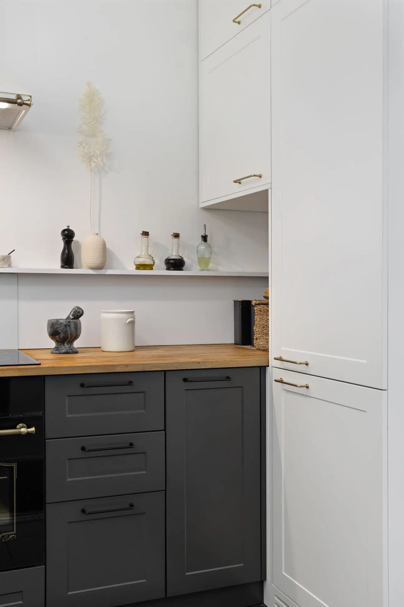 Stylowe mieszkanie w zabytkowej kamienicy | Design: Black Locus | Foto: Dekorialove