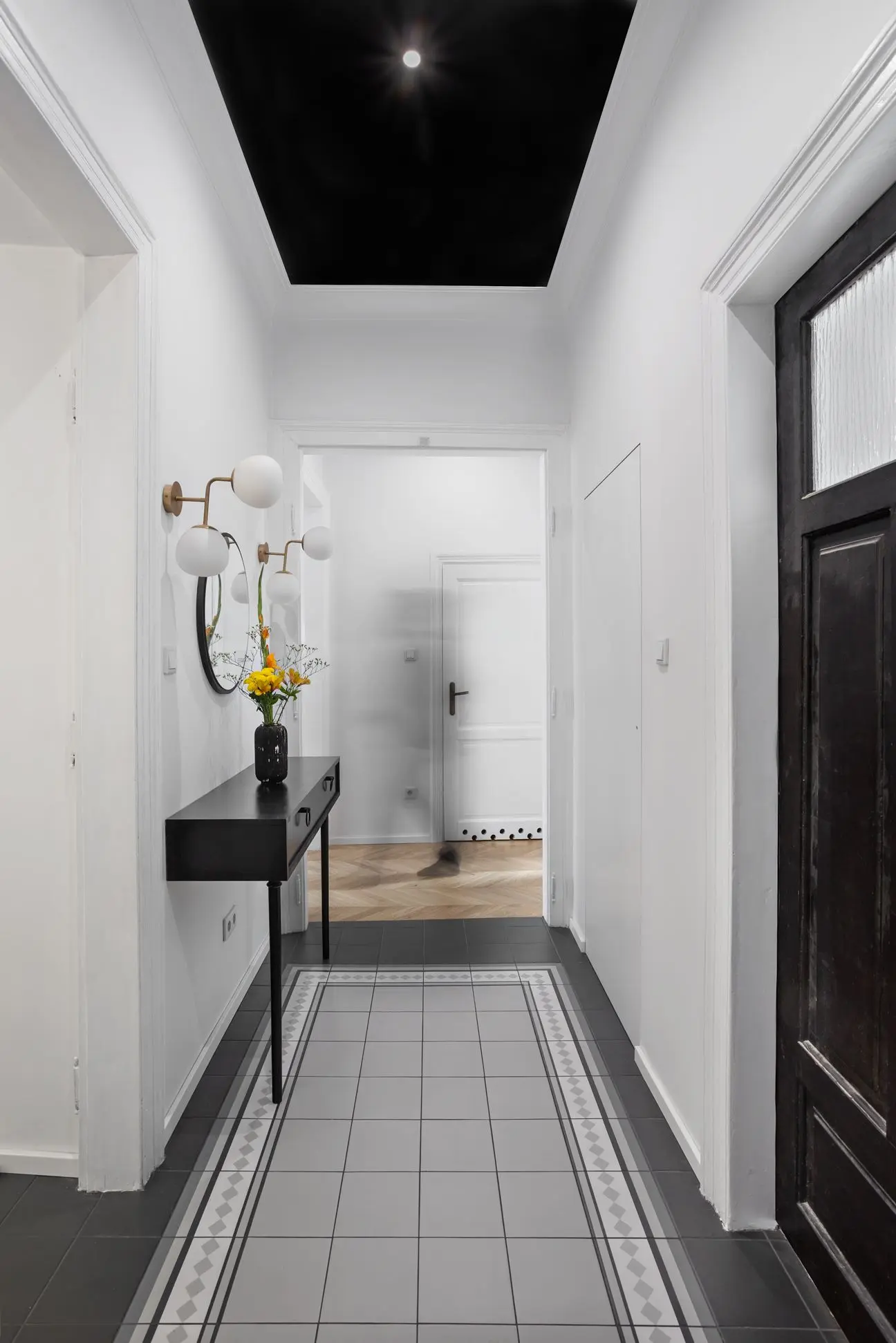 Stylowe mieszkanie w zabytkowej kamienicy | Design: Black Locus | Foto: Dekorialove