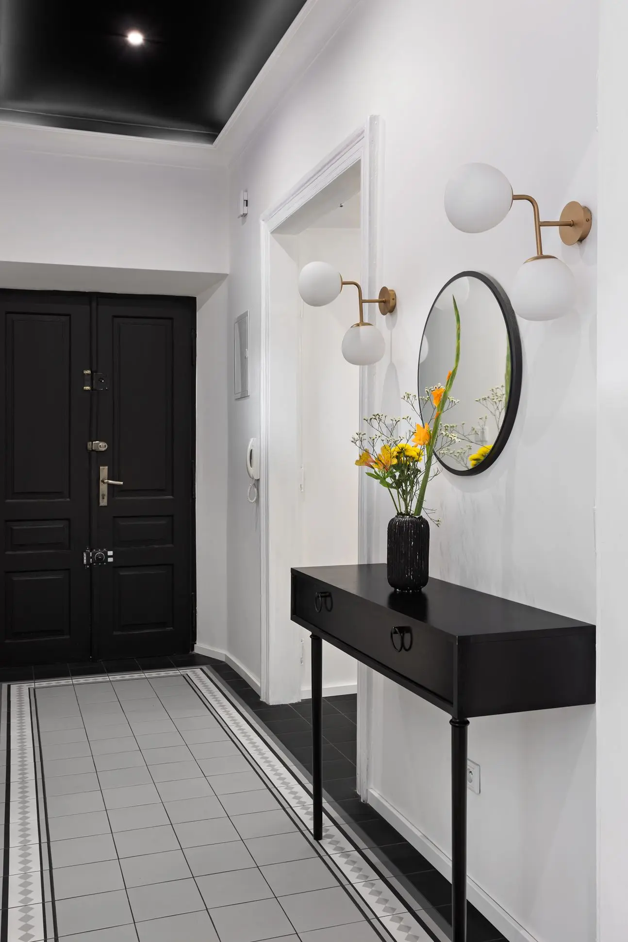 Stylowe mieszkanie w zabytkowej kamienicy | Design: Black Locus | Foto: Dekorialove