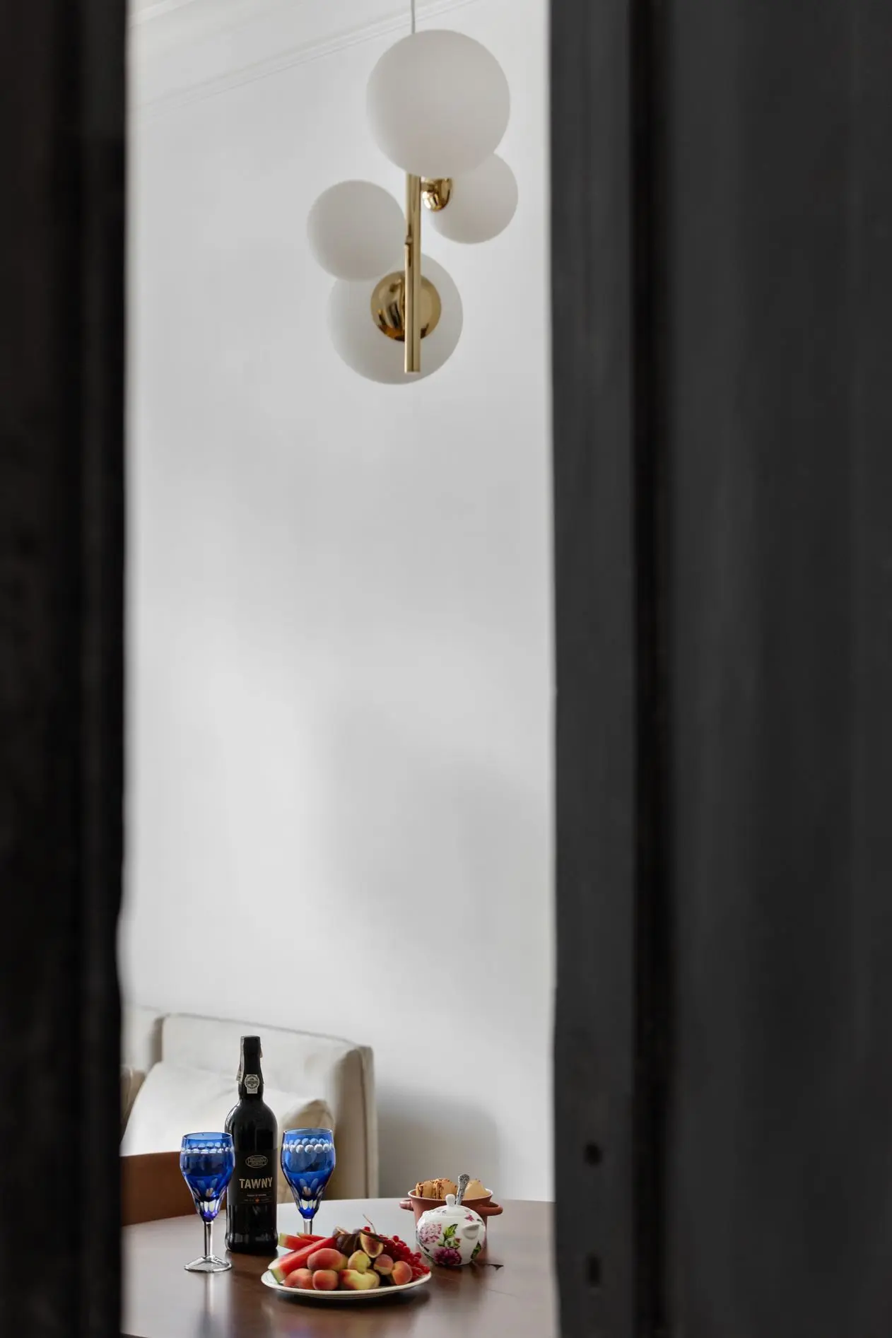 Stylowe mieszkanie w zabytkowej kamienicy | Design: Black Locus | Foto: Dekorialove