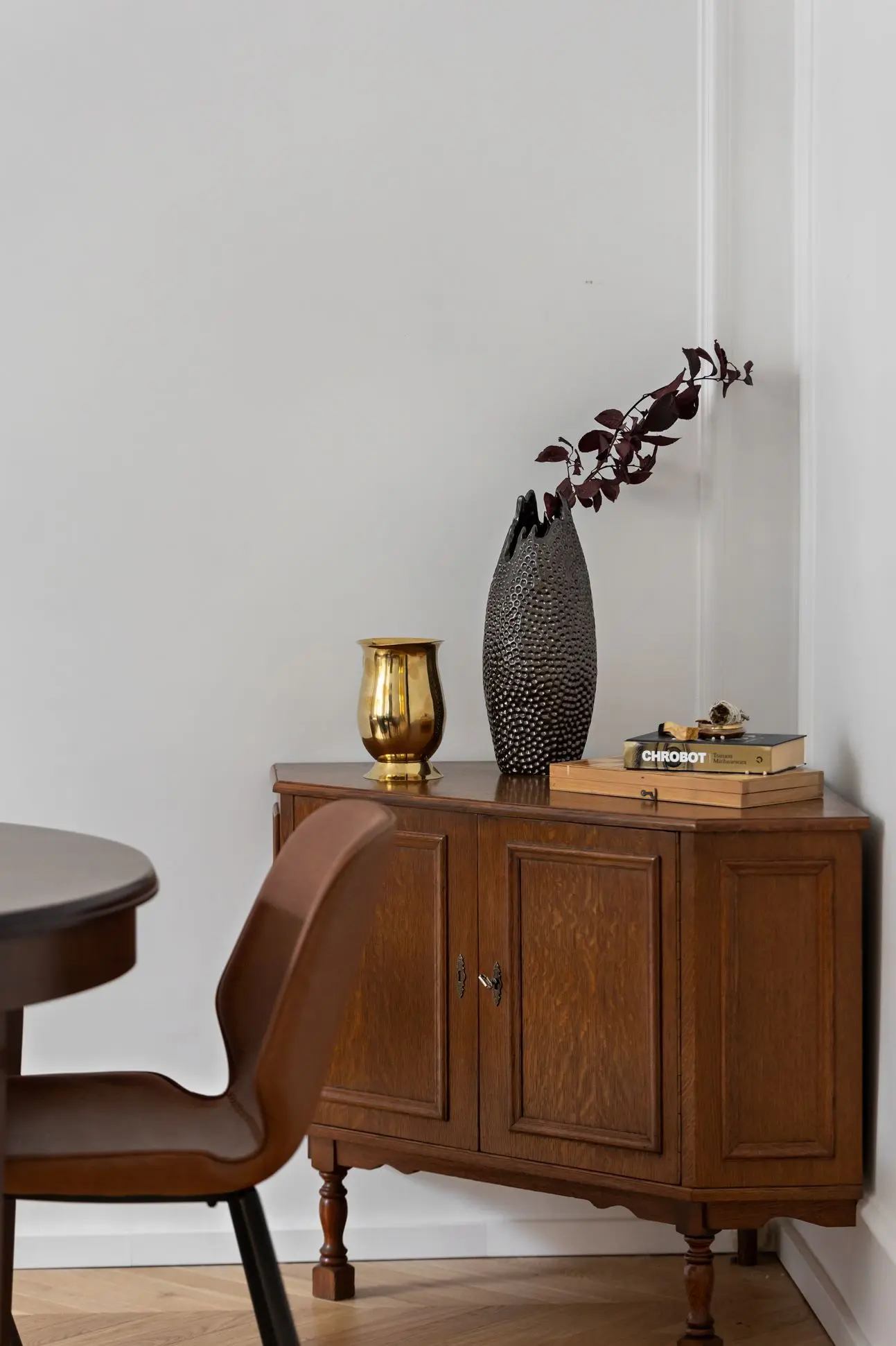 Stylowe mieszkanie w zabytkowej kamienicy | Design: Black Locus | Foto: Dekorialove