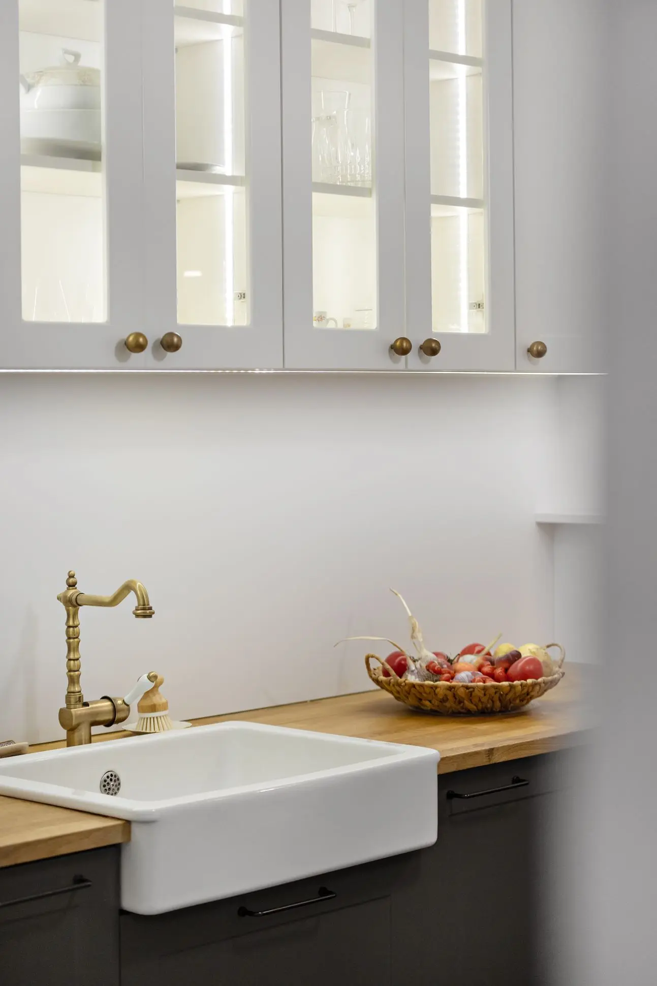 Stylowe mieszkanie w zabytkowej kamienicy | Design: Black Locus | Foto: Dekorialove