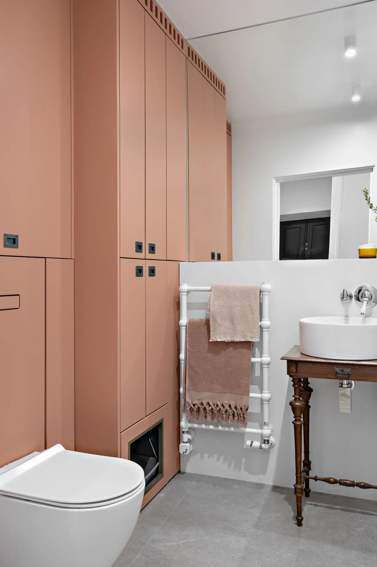 Stylowe mieszkanie w zabytkowej kamienicy | Design: Black Locus | Foto: Dekorialove