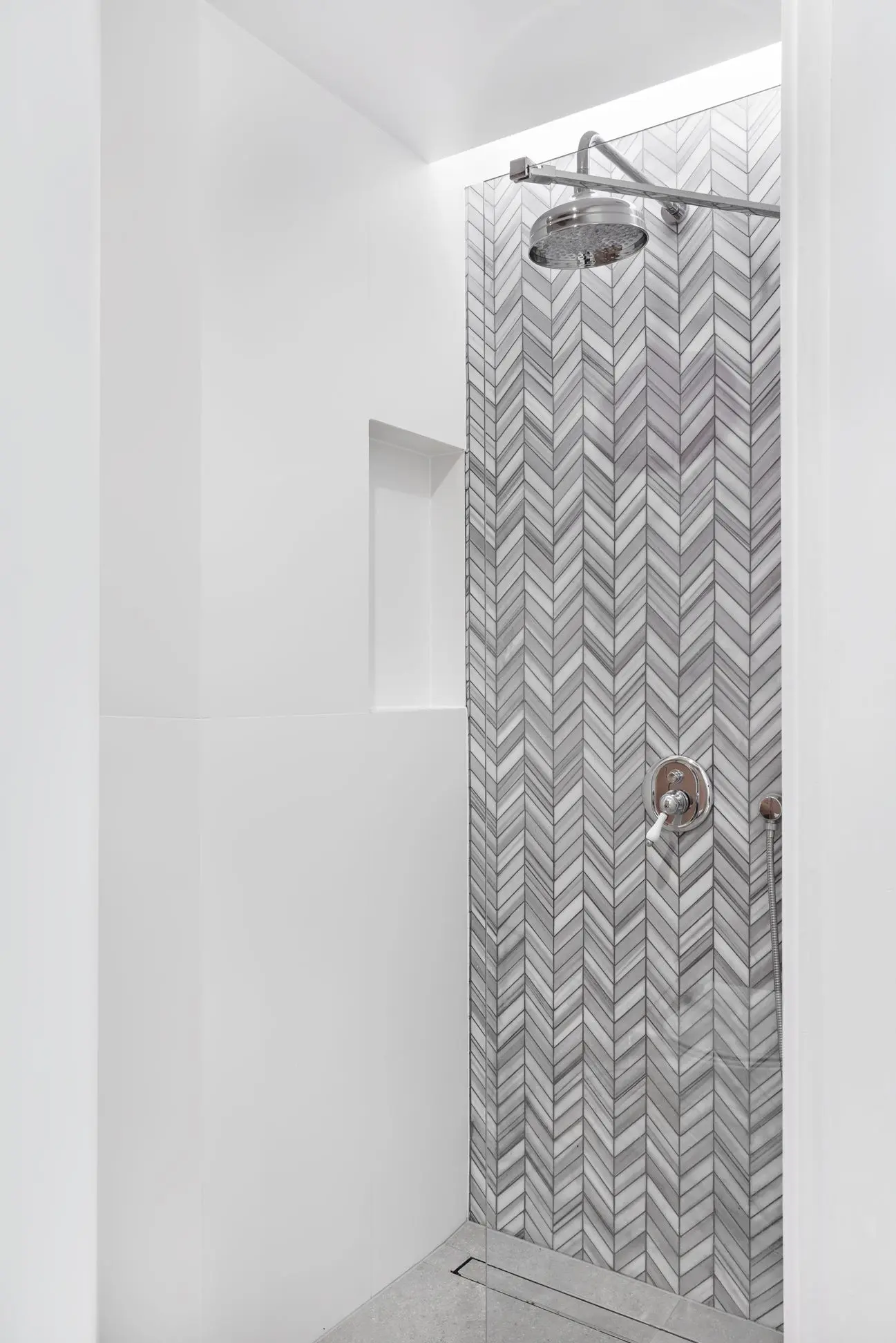 Stylowe mieszkanie w zabytkowej kamienicy | Design: Black Locus | Foto: Dekorialove