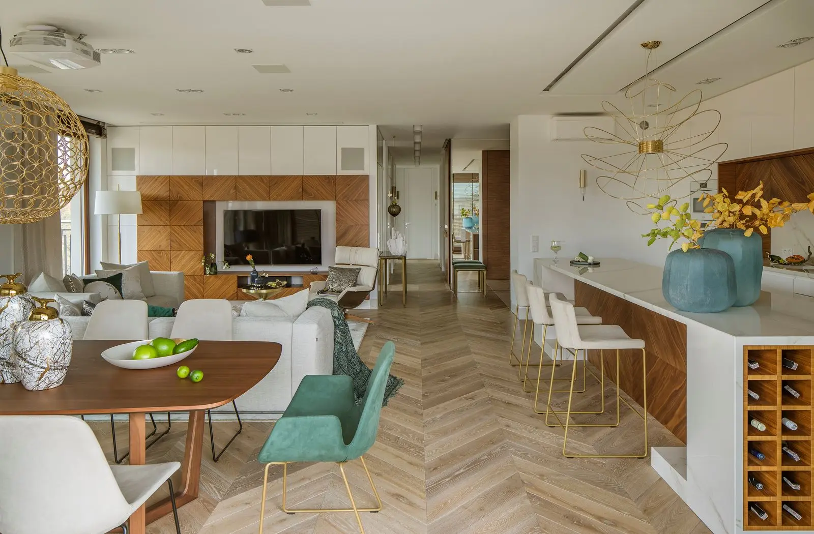 Design: Agnieszka Ludwinowska