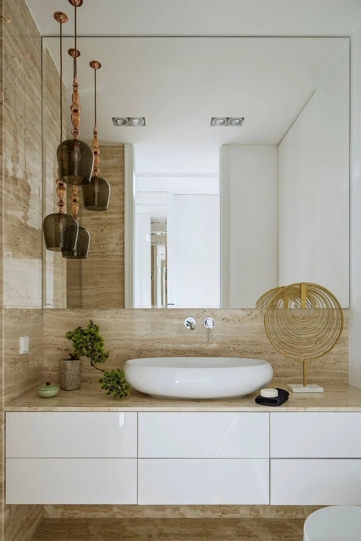 Design: Agnieszka Ludwinowska