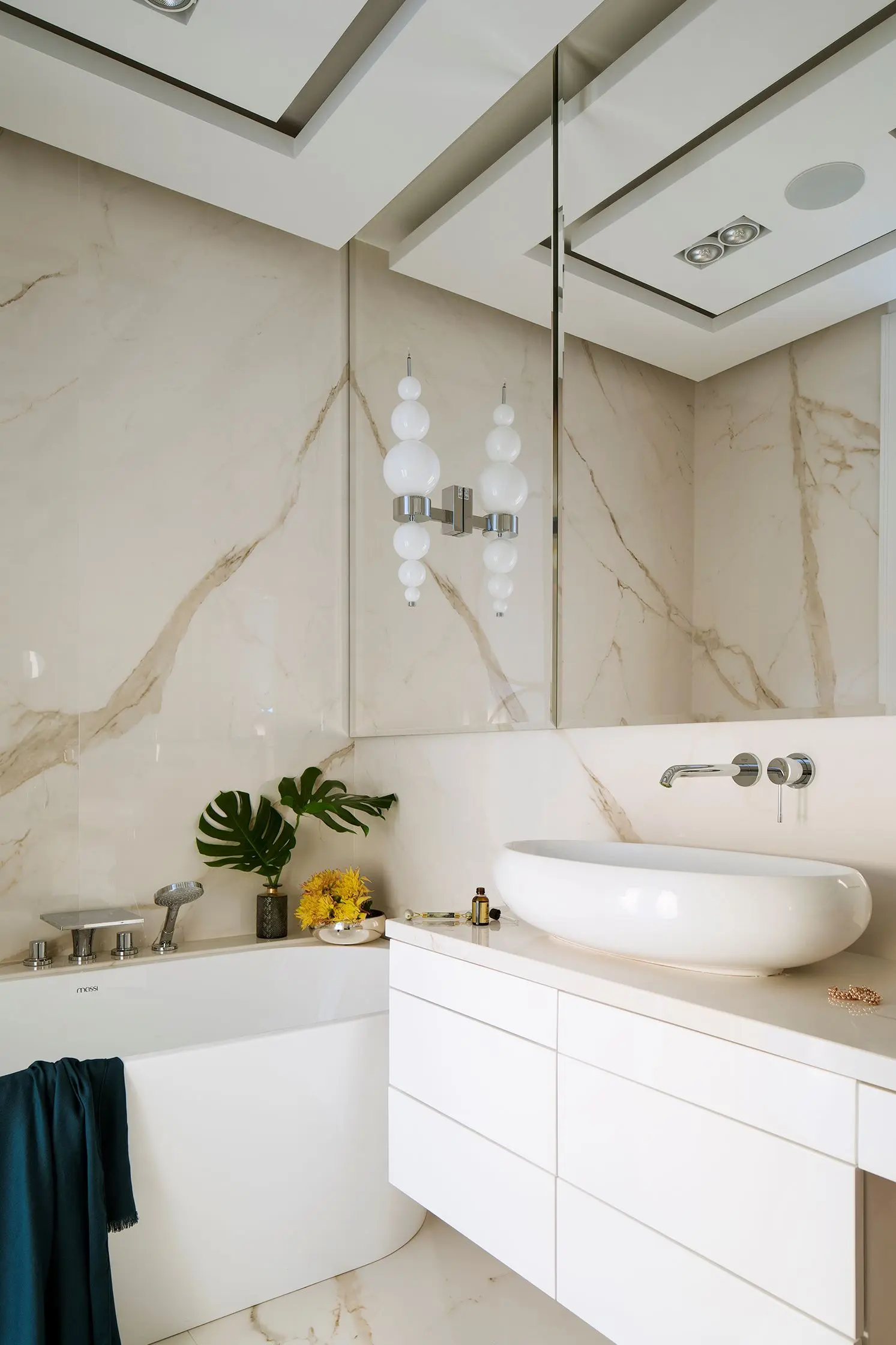 Design: Agnieszka Ludwinowska