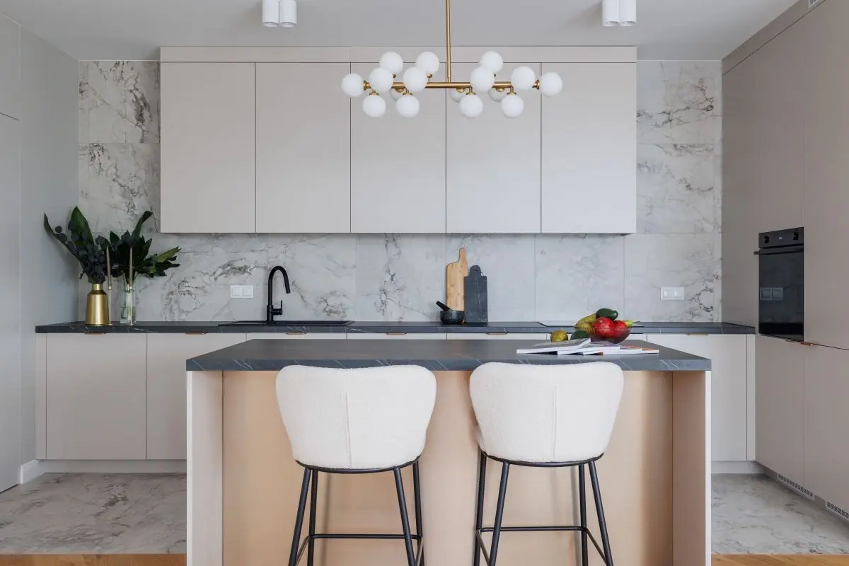Zamieszkać na wyspie. Apartament w stylu modern classic