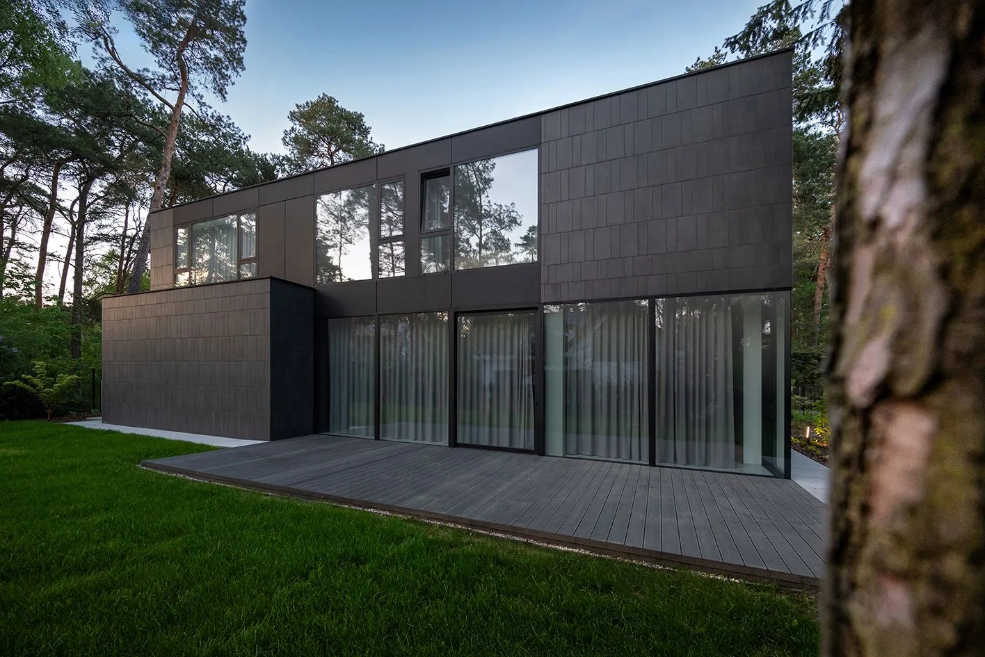 DOM NA ORZECHOWEJ w Józefowie | PAWEL LIS ARCHITEKCI