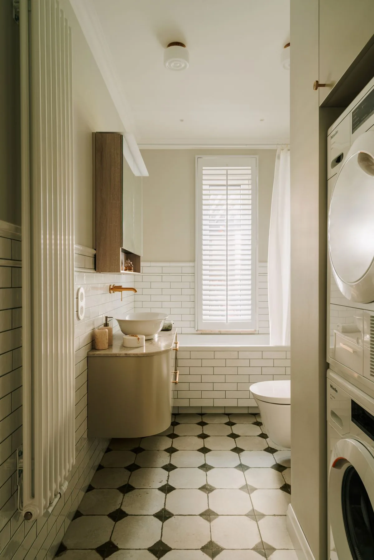 pralka i suszarka w małej łazience