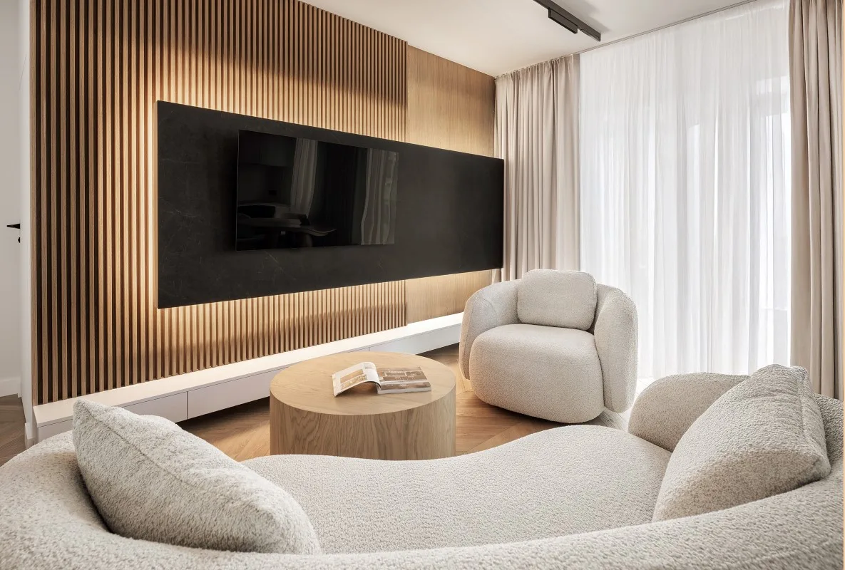 ściana telewizyjna z lamelami