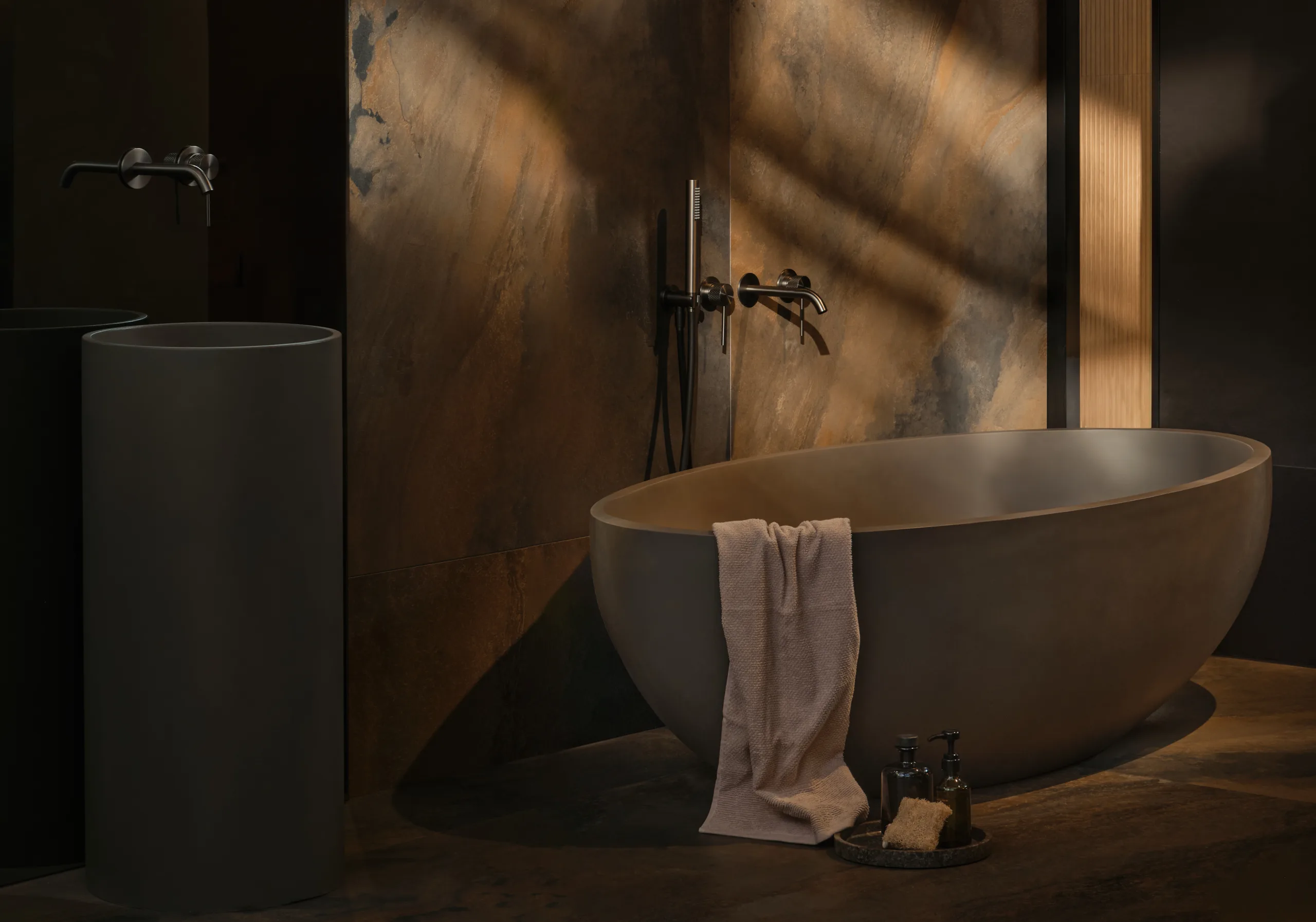 lazienka z plytkami wielkoformatowymi