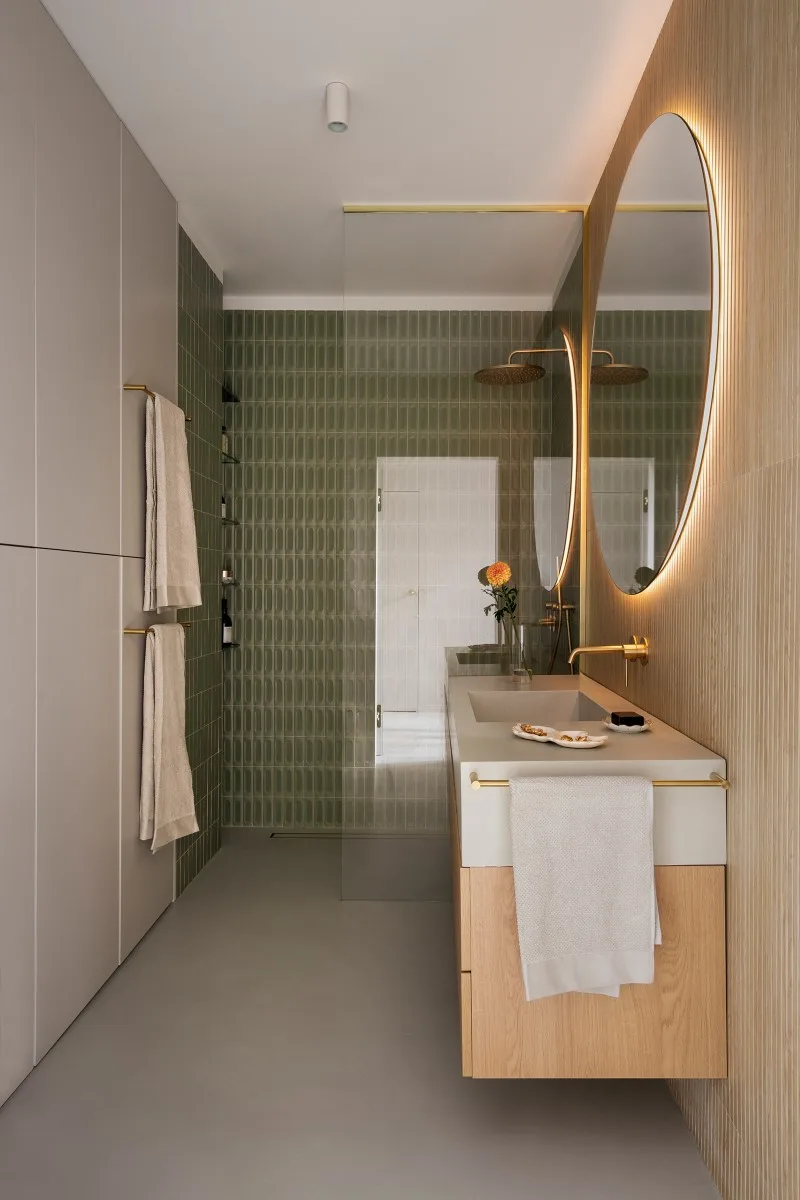 zielone kafle w łazience